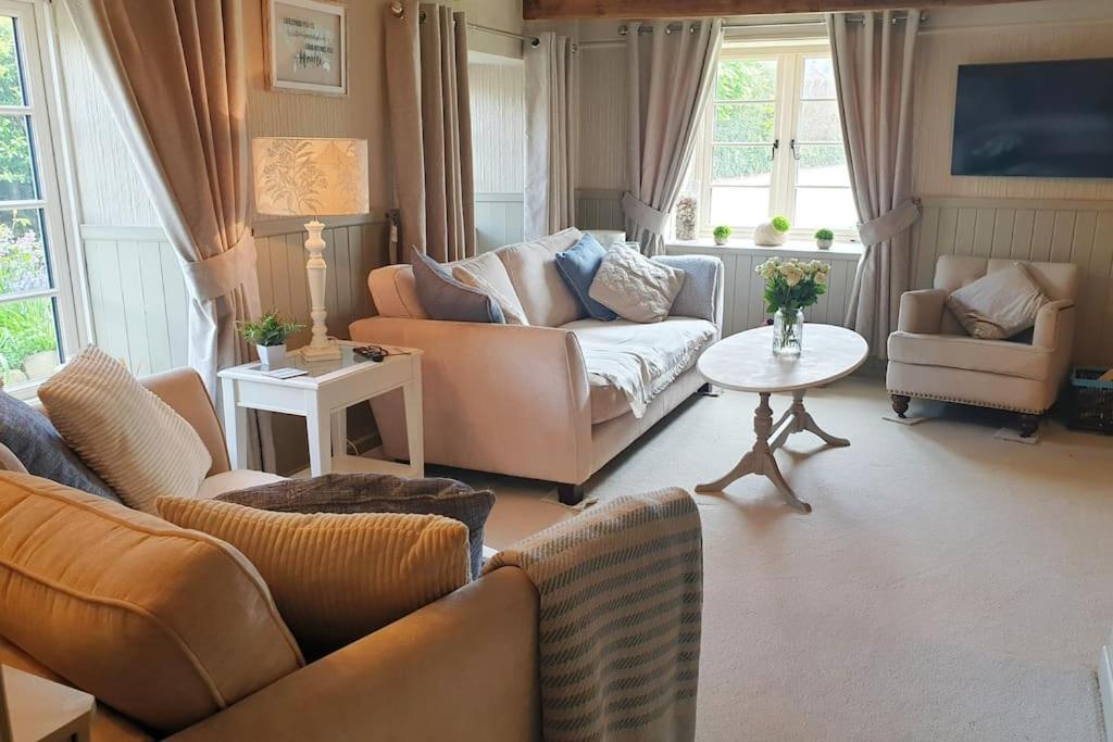 Rosedale A Charming Detached 4 Bedroom Cottage. ブリックハム エクステリア 写真