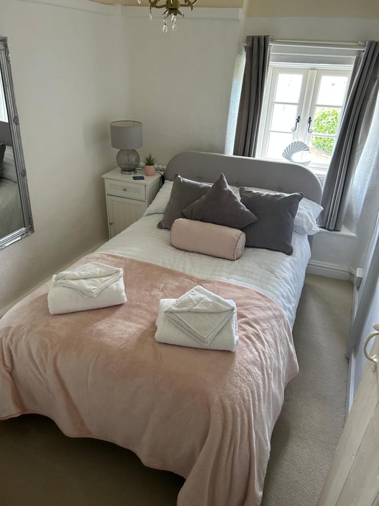 Rosedale A Charming Detached 4 Bedroom Cottage. ブリックハム エクステリア 写真
